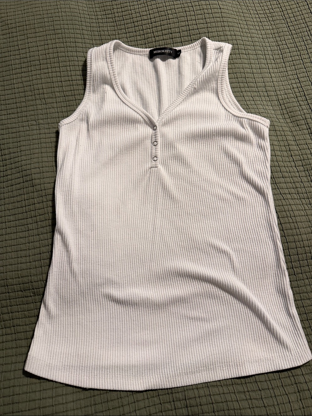 MIRROKETTY White Ribbed V-Neck Henley Tank